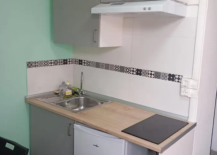 Appartement Rénové Proche Métro *